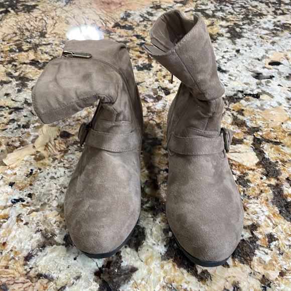 Booties! Both size 7.5 - Picture 5 of 6